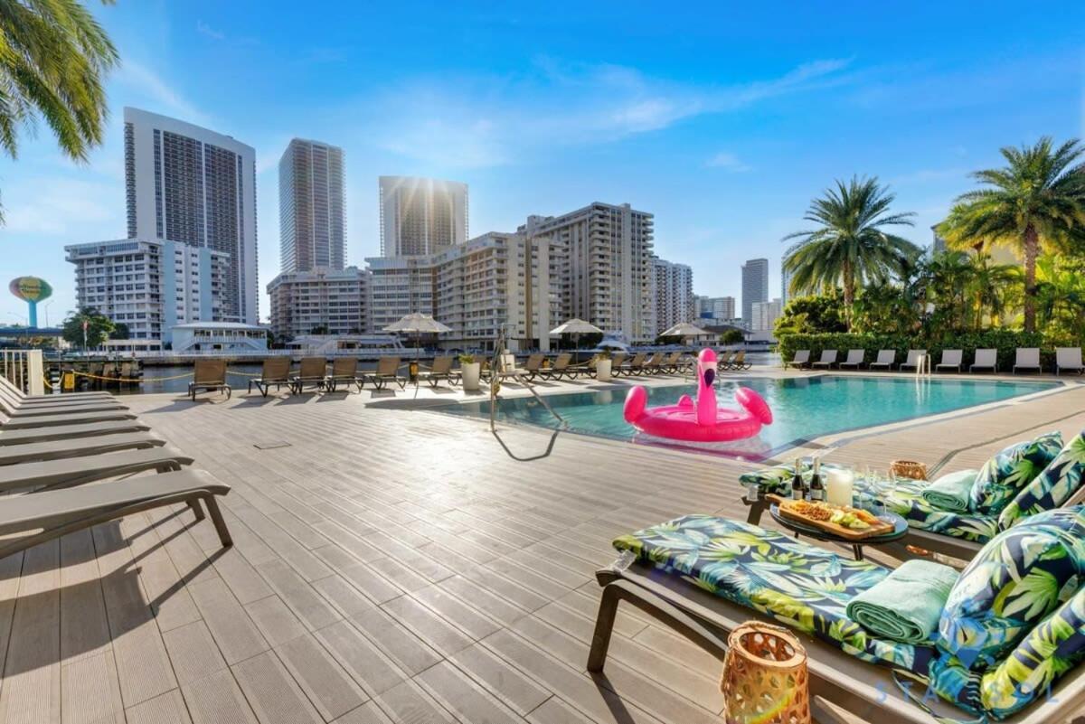 הלנדל ביץ' Infinite View With Balcony,Pool Plus Near Beach מראה חיצוני תמונה